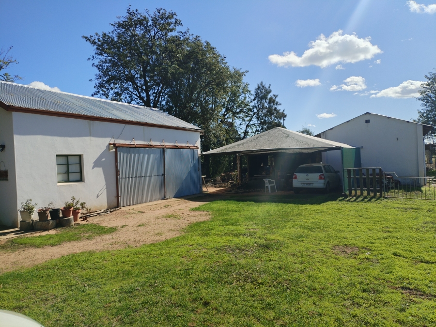 4 Bedroom Property for Sale in Ruststasie Western Cape